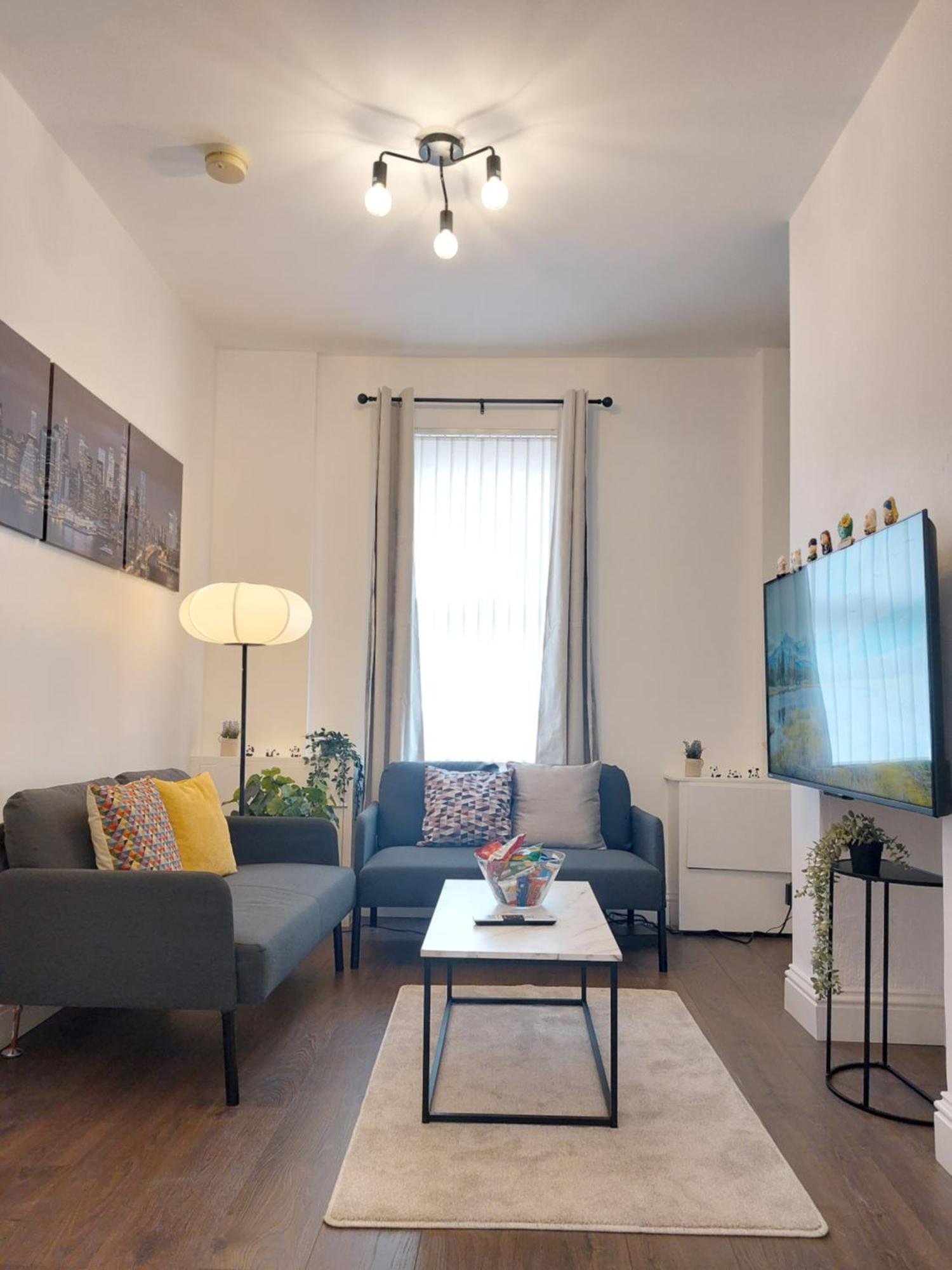 Apartment A New Near Centre Titanic And Bus Stop Cozy At Amber