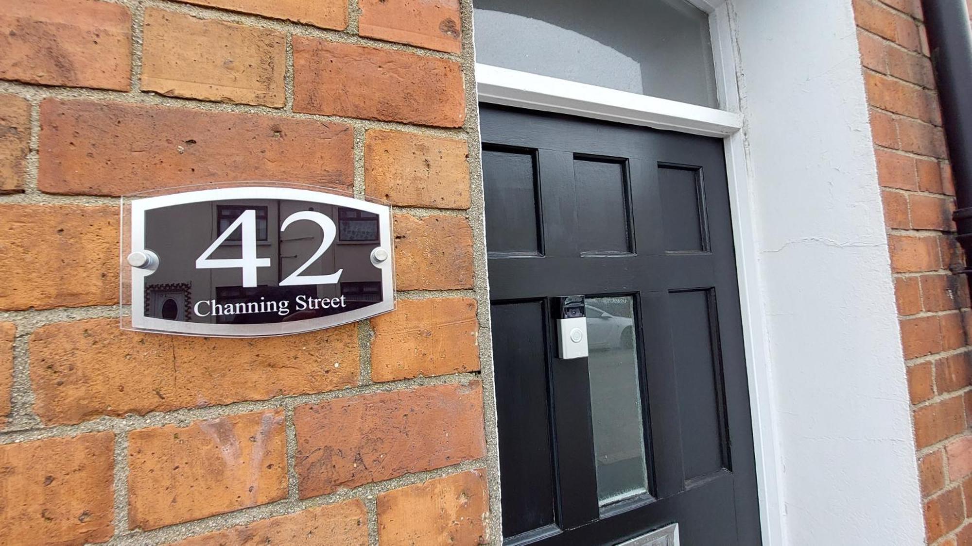 Apartment A New Near Centre Titanic And Bus Stop Cozy At Amber