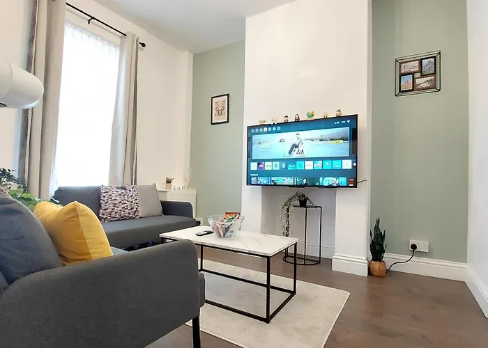 A New Apartment Near City Centre Titanic And Bus Stop Cozy Stay At Amber Lodge